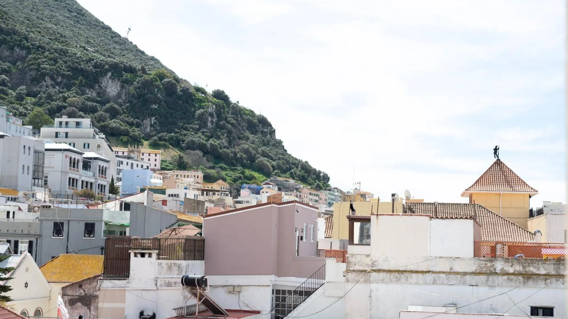Apartment Central Penthouse Double Room Ensuite - Grand Central House Gibraltar